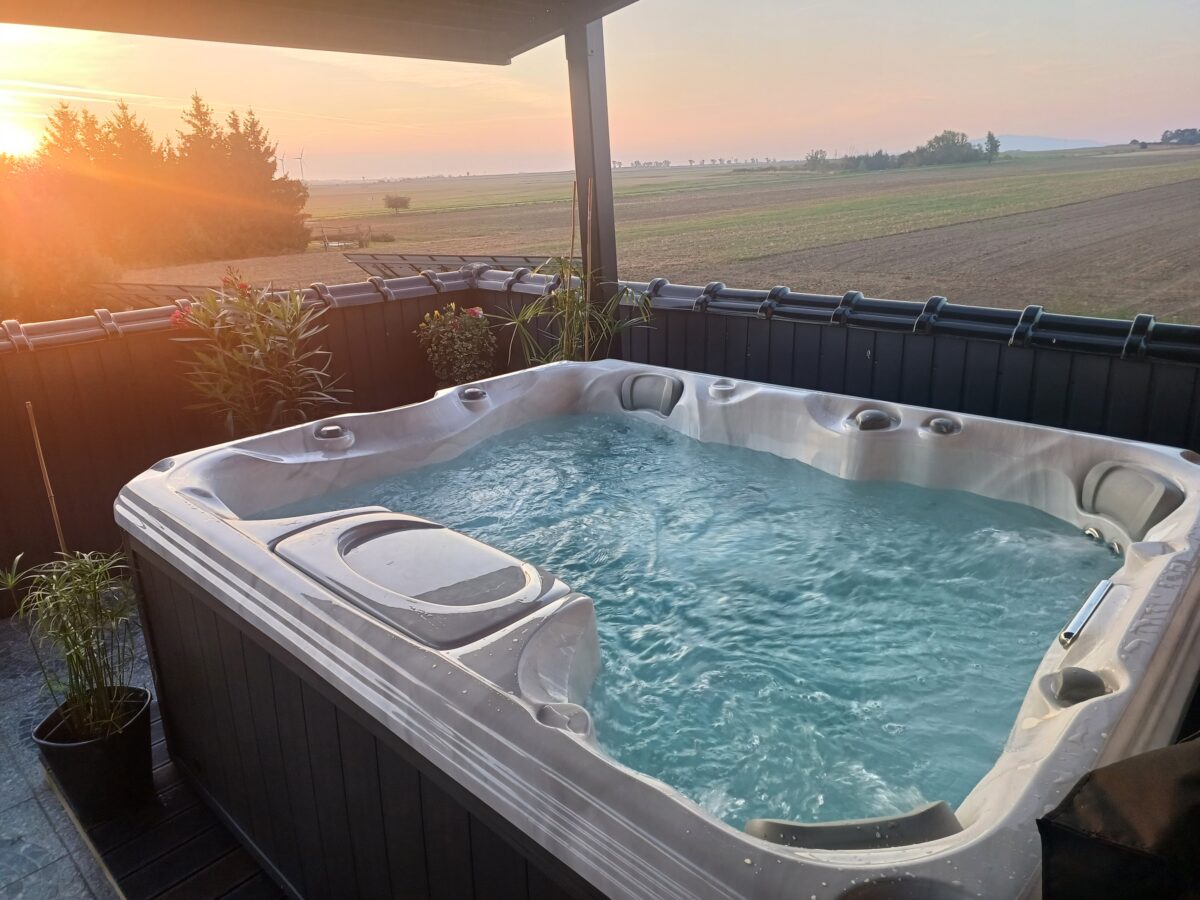 Taras pod jacuzzi powinien być wypoziomowany i nie powinien mieć spadków.