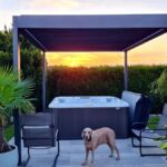 pergola zadaszona nad jacuzzi