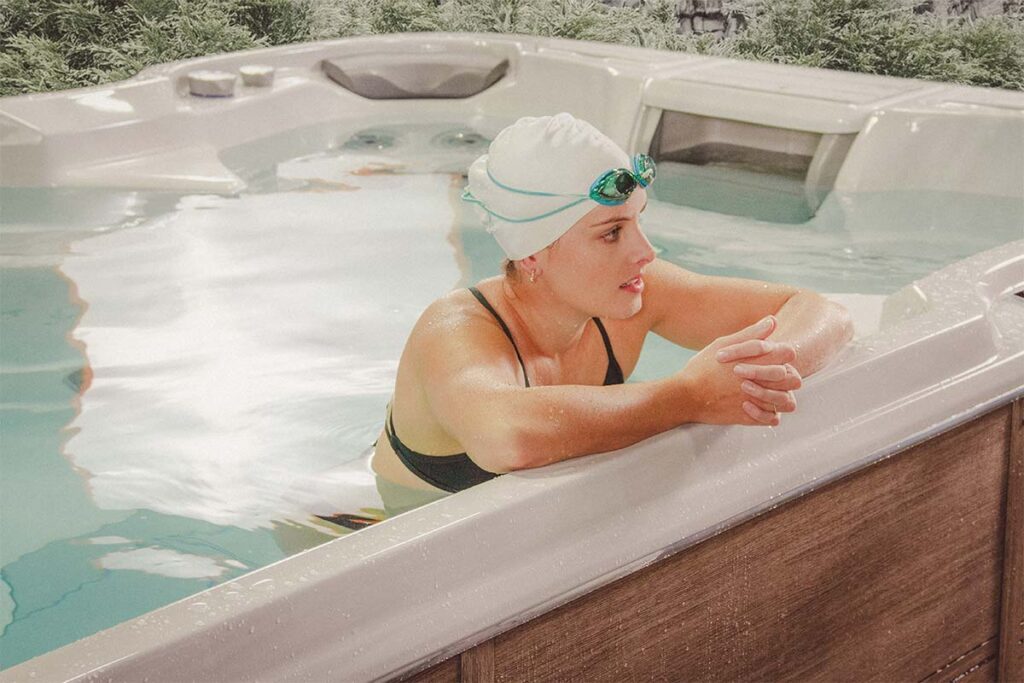 minibasen spa czyli inaczej basen z przeciwprądem, albo po prostu swim spa - nazwy kładą nacisk na pływanie