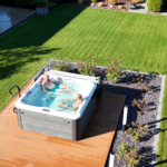 Jacuzzi w ogrodzie – inspiracje i aranżacje strefy spa przy domu