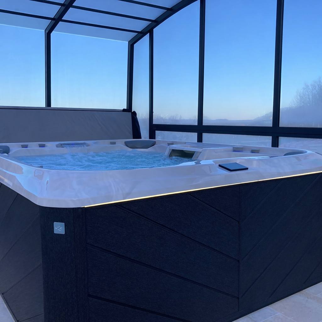 nowoczesne jacuzzi ogrodowe pod szklanym zadaszeniem relaks niezależnie od pogody